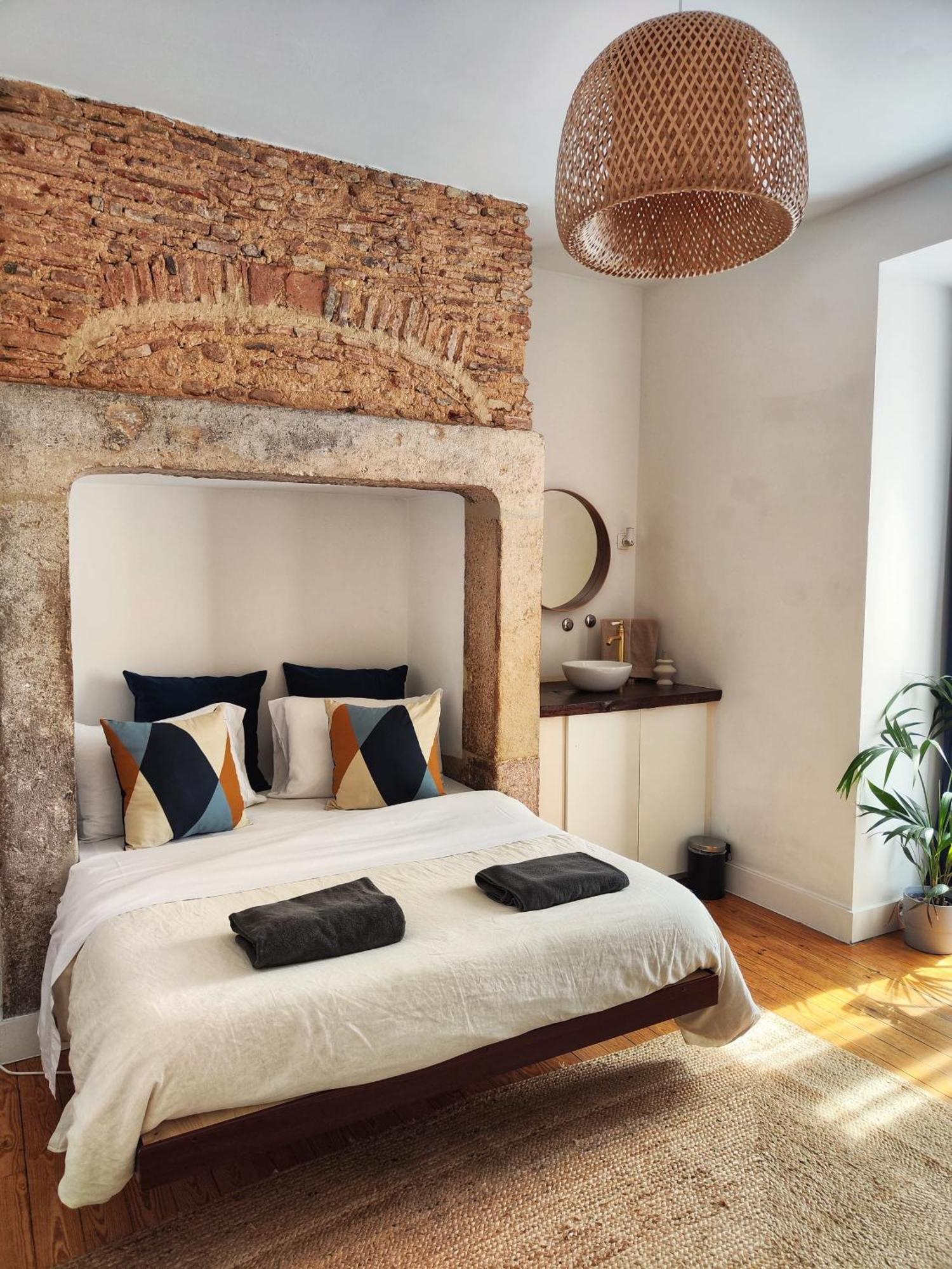 Deluxe Private Room Queen Bed Private Bathroom