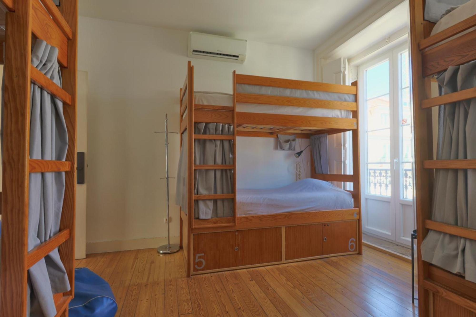 Bed 6-Bed Female Dormitory Room